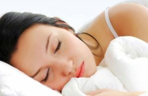 Manfaat Tidur Tanpa Bantal